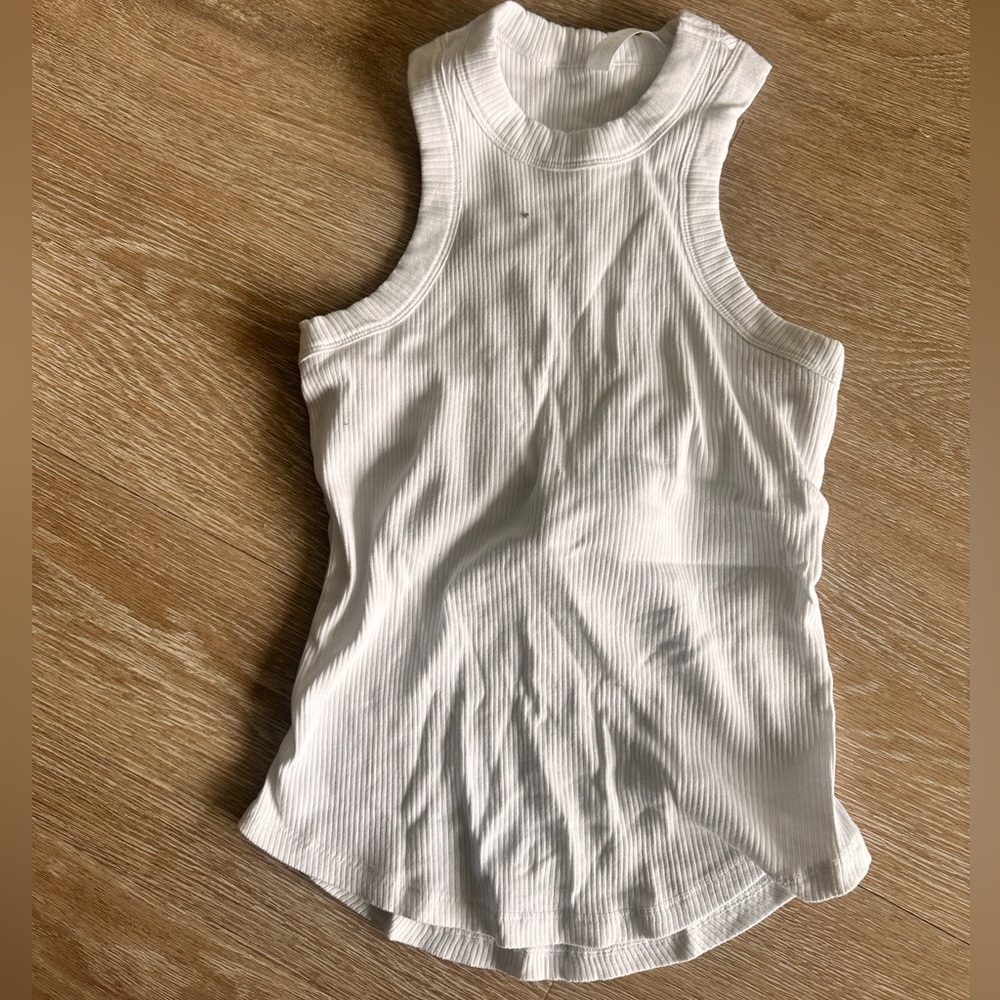 Fabletics! Super cute and comfy ribbed tank with built in bra (XS) (WHITE)